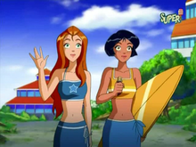 Sam et Alex en bikini saison 5.png