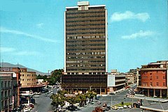 Piazzale De Matthaeis con il grattacielo Edera da poco ultimato (anni 1970 circa)