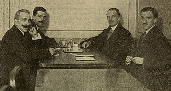 Con la Commissione Tecnica del 1912-1913 riunita al Ristorante Orologio: dietro da sinistra Meazza, e Hugo Rietmann. Davanti: Valvassori e Scamoni. Dopo la partita Francia-Italia persa 1-0 il 12 gennaio 1913.