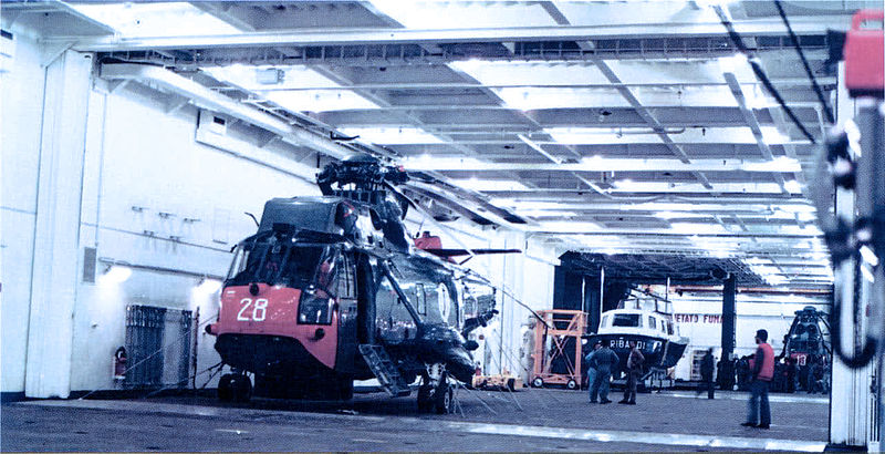 File:Hangar Garibaldi.jpg