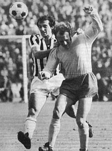 Coupe d'Europe 1972-1973 - Juventus vs Derby County - Giuseppe Furino et Archie Gemmill (2) .jpg