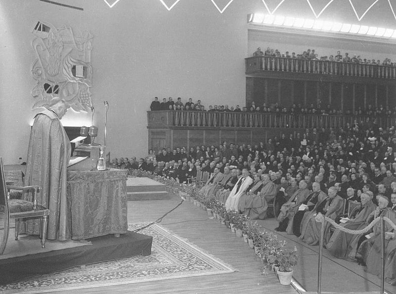File:Cardinale Ernesto Ruffini nel 1954 durante un discorso in omaggio a Pio XII nel 1954.jpg
