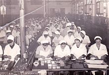 1966, donne al lavoro nell'ex stabilimento Cirio.