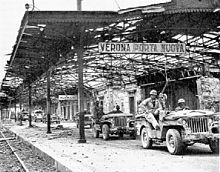 L'arrivo degli alleati alla stazione