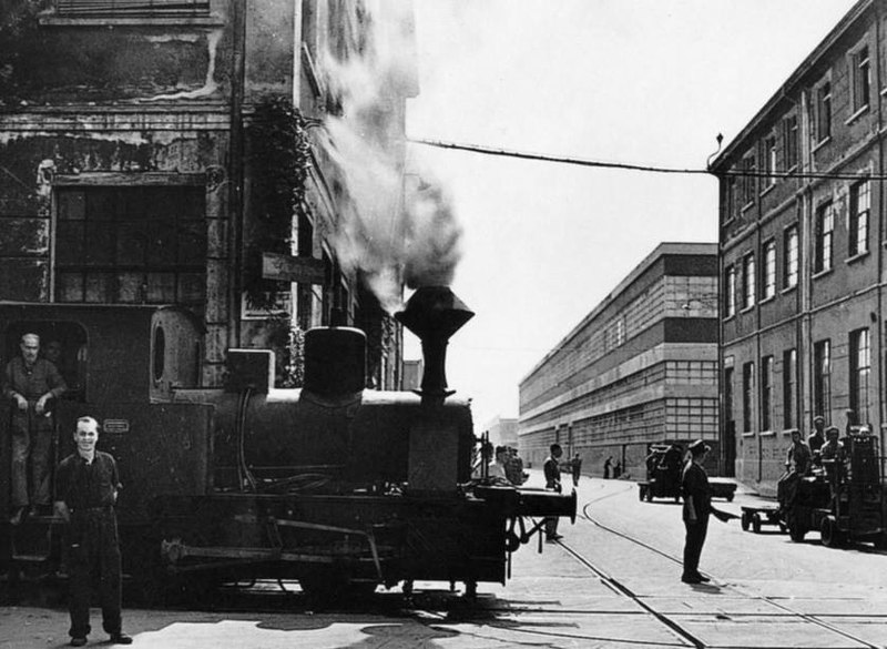 File:Stabilimenti Pirelli nel quartiere Bicocca a Milano.jpg