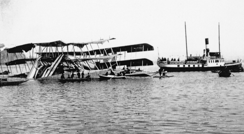 File:Il Caproni Ca.60 dopo l'incidente, 4 marzo 1921.png