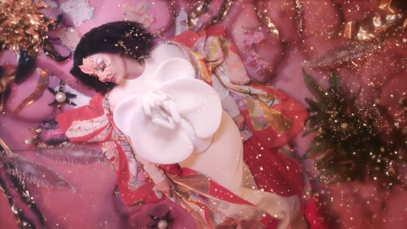 File:Björk Utopia music video.png