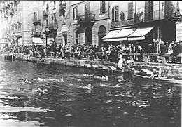 Seguitissima gara di nuoto attorno al 1920 a cui partecipò il campione Emilio Polli