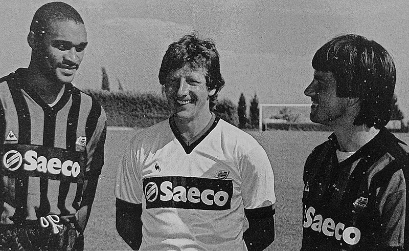 File:Elliott, Materazzi, Dunga - Pisa SC 1987-88.jpg