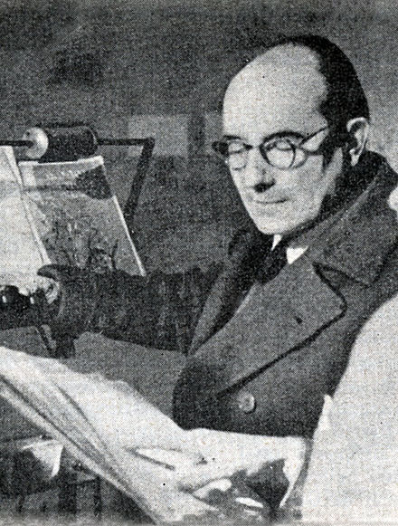 Augusto Marcacci durante una sessione di doppiaggio nel 1951