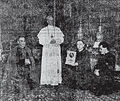 Papa Pio XII con l'immagine della Madonna della Fiducia sorretta da don Martino Aletti