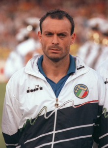 Salvatore Schillaci, protagonista delle notti magiche di Italia '90, capocannoniere con 6 gol ed eletto miglior giocatore del torneo.