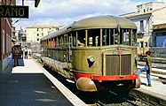 L'automotrice ALn 56.02 (serie ALn 56.01-06), ferma alla stazione.