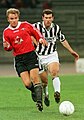 Liga Campionilor 1996-97 - Juventus vs Rosenborg - Ståle Stensaas și Zinédine Zidane.jpg