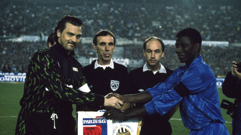 File:Coppa UEFA 1989-90 - Juventus vs PSG - Tacconi, Courtney, Sène.webp