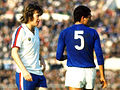 Italie 2-0 Angleterre, 17 novembre 1976, Stan Bowles et Claudio Gentile.jpg