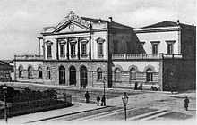 La stazione nel 1906, presenti all'epoca due terrazze ai lati, chiuse nel primo dopoguerra
