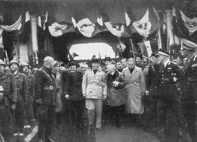 File:D'Annunzio a Verona con Mussolini 1937.jpg