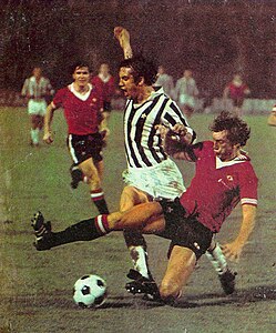 UEFA Cup 1976-77 - Juventus vs Manchester Utd - Stewart Houston og Roberto Boninsegna.jpg