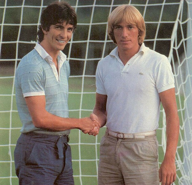 File:Paolo Rossi, Massimo Bonini - Juventus FC (1981).jpg