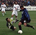 Ligue des Champions 1998-99 - Inter contre Real Madrid - Bodo Illgner, Roberto Baggio.jpg
