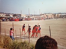 Esultanza del G.S. Pirri, vincitrice del campionato di Promozione Sardegna 1984-1985, e con il quale ottenne la promozione nella quarta divisione nazionale al Campo Sportivo Cogoni di via Santa Maria Goretti a San Giuseppe, oggi in stato di abbandono.