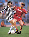 Serie A 1985-86, Roma-Juventus, Michel Platini et Zbigniew Boniek.jpg