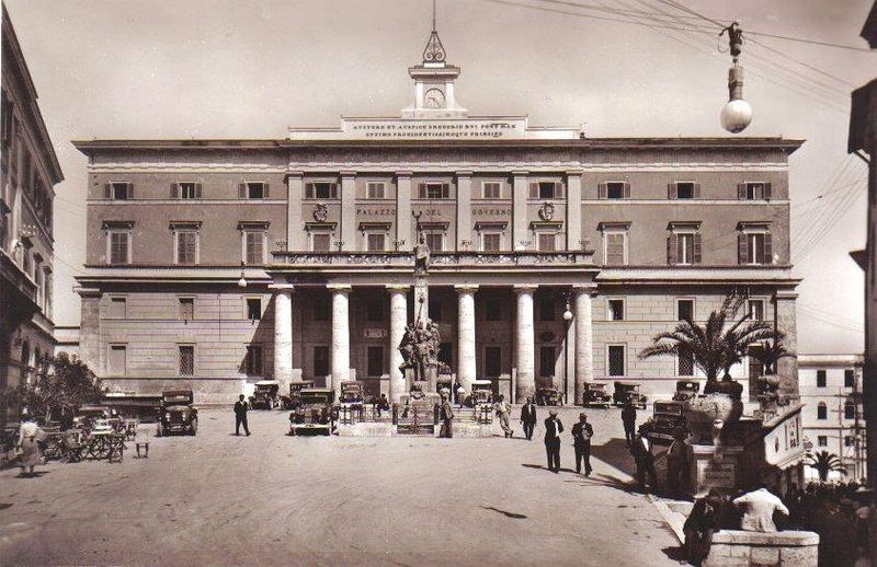 File:Palazzo del Governo Frosinone.jpg