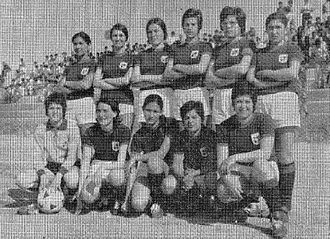 Il Cagliari 1970. In piedi da sinistra: Portoghese, Lombardi, Giovannini, Follese, Sovrano e Sanna. Inginocchiate da sinistra: Mura, Castagnini, Barbarossa, Cardia e Caratzu.