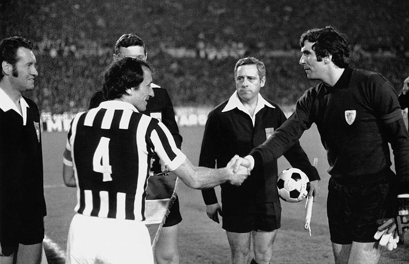 File:Coppa UEFA 1976-77 - Torino - Juventus vs Athletic Club - Furino e Iribar.jpg