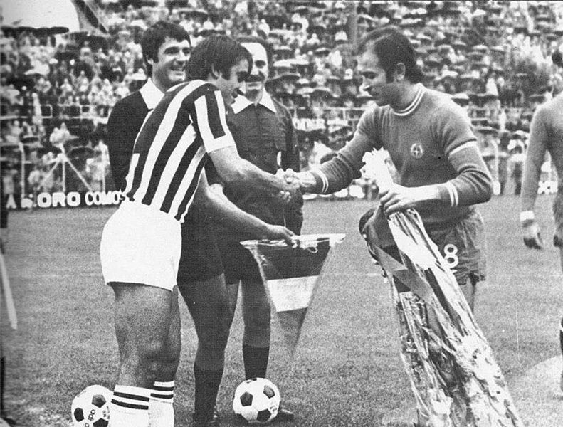 File:Serie A 1975-76 - Como vs Juventus - Pietro Anastasi e Claudio Correnti.jpg