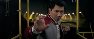 Shang-Chi interpretato da Simu Liu nel film Shang-Chi e la leggenda dei Dieci Anelli