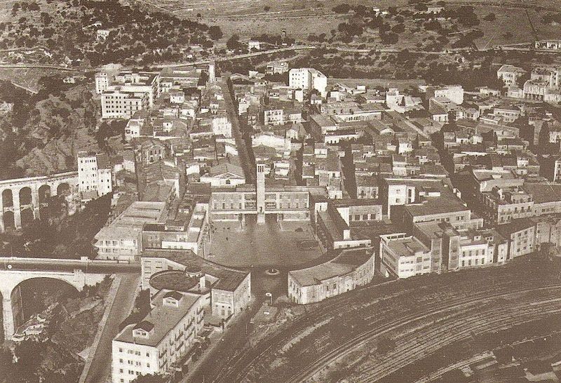 File:Piazza Impero (ragusa).jpg