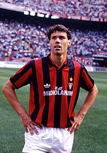Marco van Basten - Milan AC 1990-91.jpg
