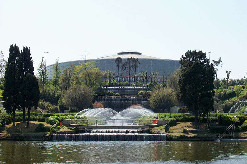 File:Roma Cascate Laghetto EUR Palazzo dello Sport.jpg