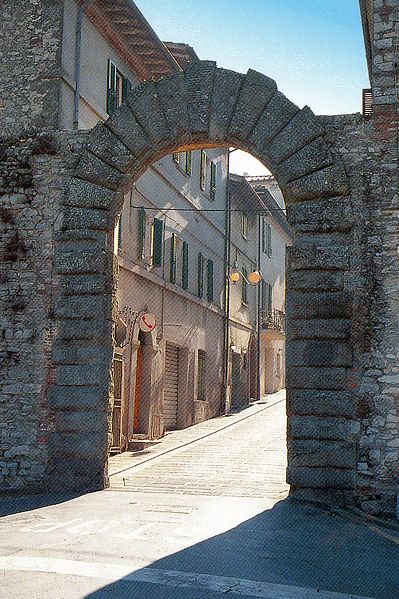 File:Borgo castiglione lago1.jpg