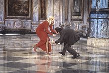 Raffaella Carrà alle prese con Roberto Benigni nel corso della famosa ospitata di quest'ultimo a Fantastico 12 (1991)