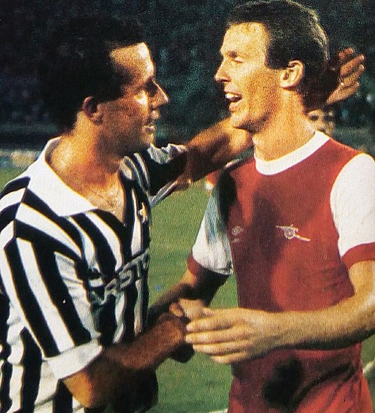 File:Juventus vs Arsenal - 1981 - Liam Brady, Graham Rix.jpg