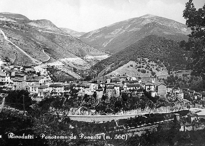 File:Veduta di Rivodutri (Rieti).jpg