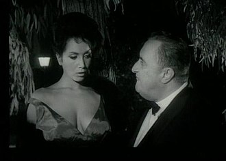 Maria Grazia Buccella e Loris Gizzi in una sequenza del film La donna degli altri è sempre più bella (1963)