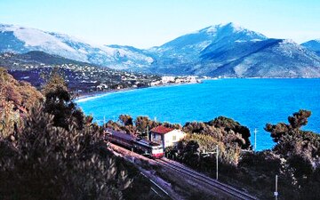 In transito sulla ferrovia tirrenica nel tratto Vibonati-Capitello