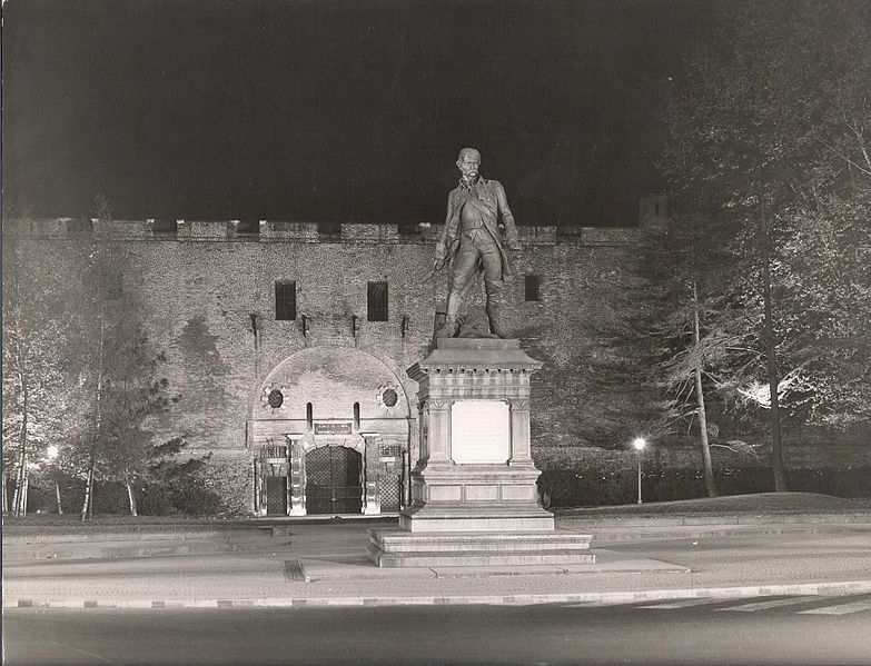 File:Mastio della cittadella.jpg