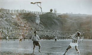 La formazione gialloverde affronta il Pescara nel vecchio stadio comunale, 1955