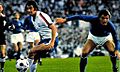 L'Italie contre l'Angleterre - 1976 - Rome - Dave Clement et Roberto Bettega.jpg