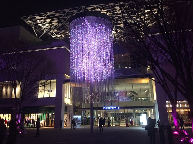 ファイル:People, Resonating Trees and Crystal Fireworks.jpg