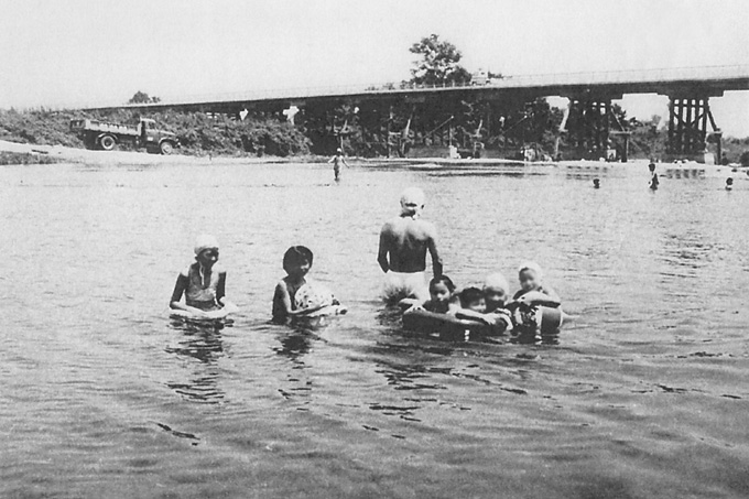 ファイル:Higashimatsuyama Old Karako Bridge 1961 1.jpg