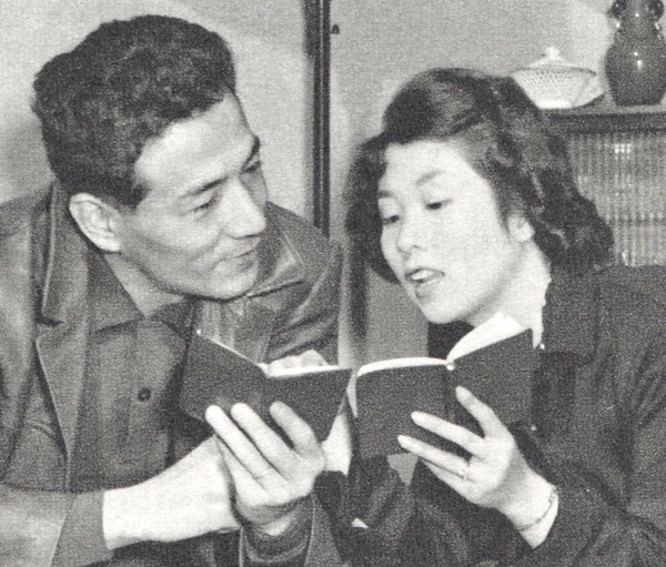 ファイル:Mori mitsuko okamoto yoshihiko 1960.jpeg