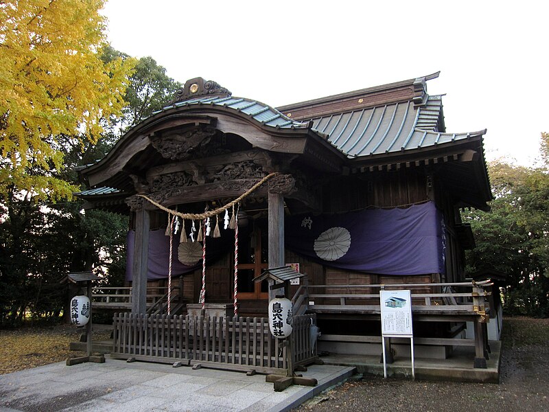 ファイル:島穴神社 拝殿斜め.JPG