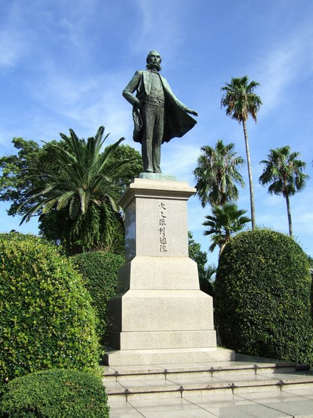 ファイル:Ohkubo Toshimichi statue.jpg