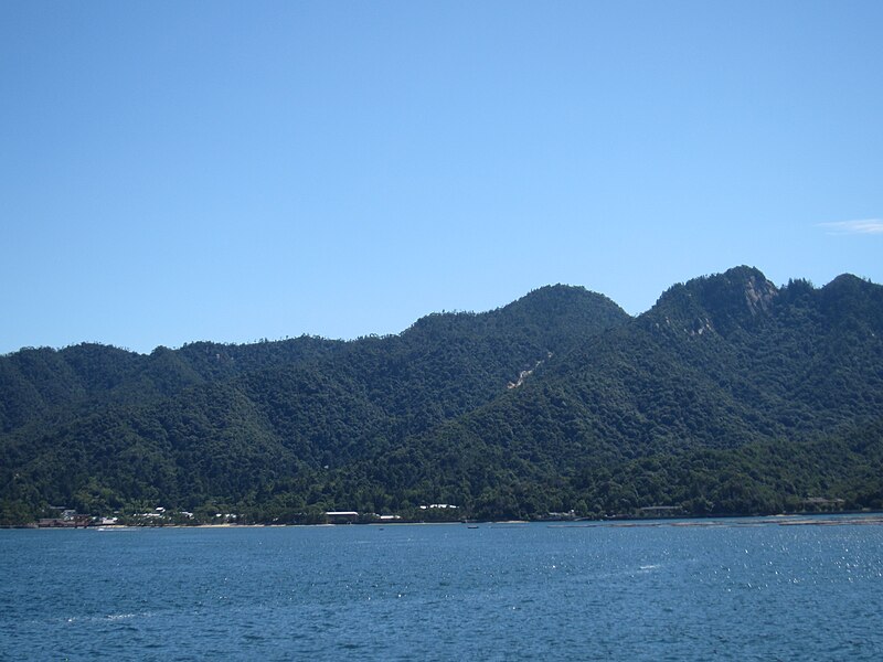 ファイル:弥山 (広島県) 対岸から.JPG